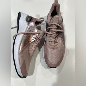Nwt rose metallic Nike sneakers